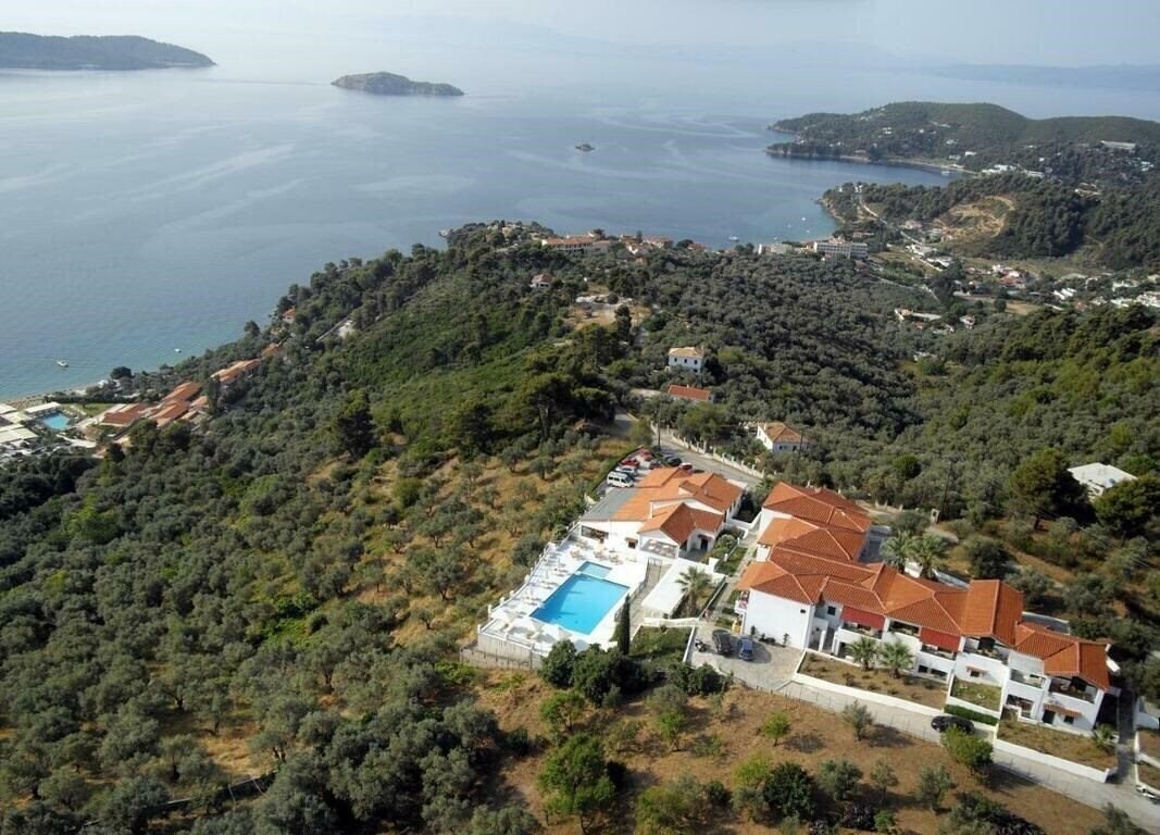 Готель Skiathos Club Hotel & Suites 4*